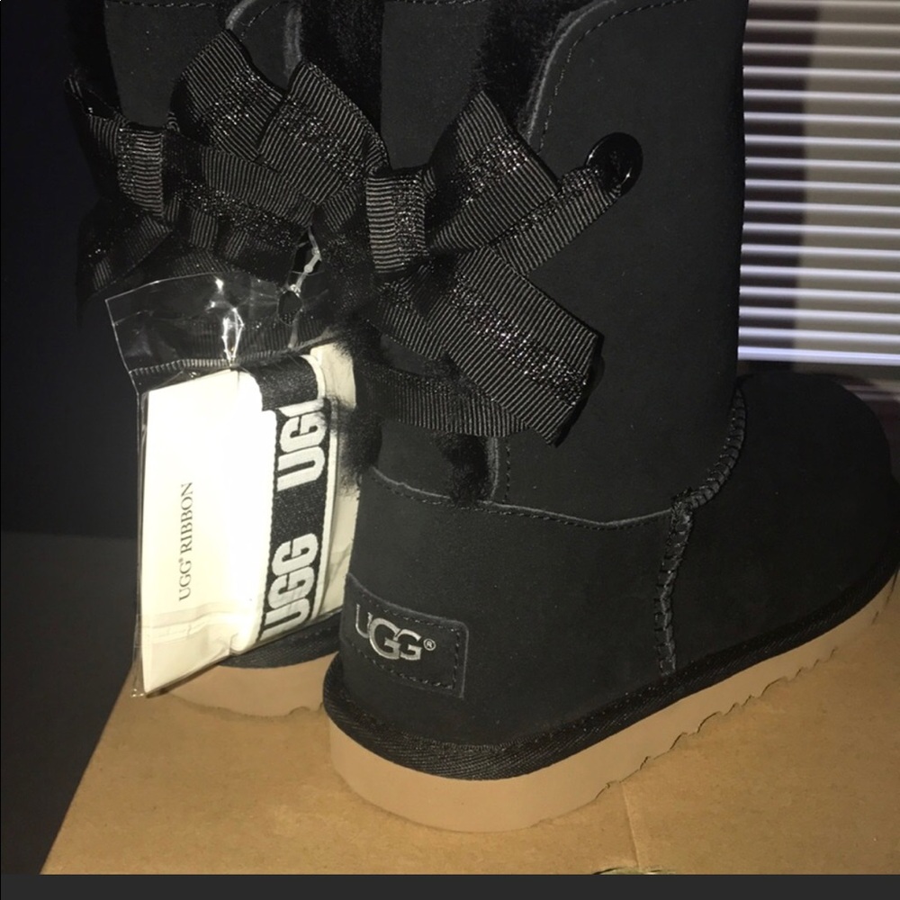 UGGS CUSTOMIZABLE BAILEY BOW
